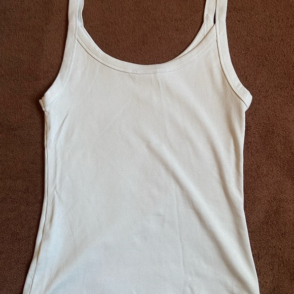 H&M tank top - Picture 2 of 3